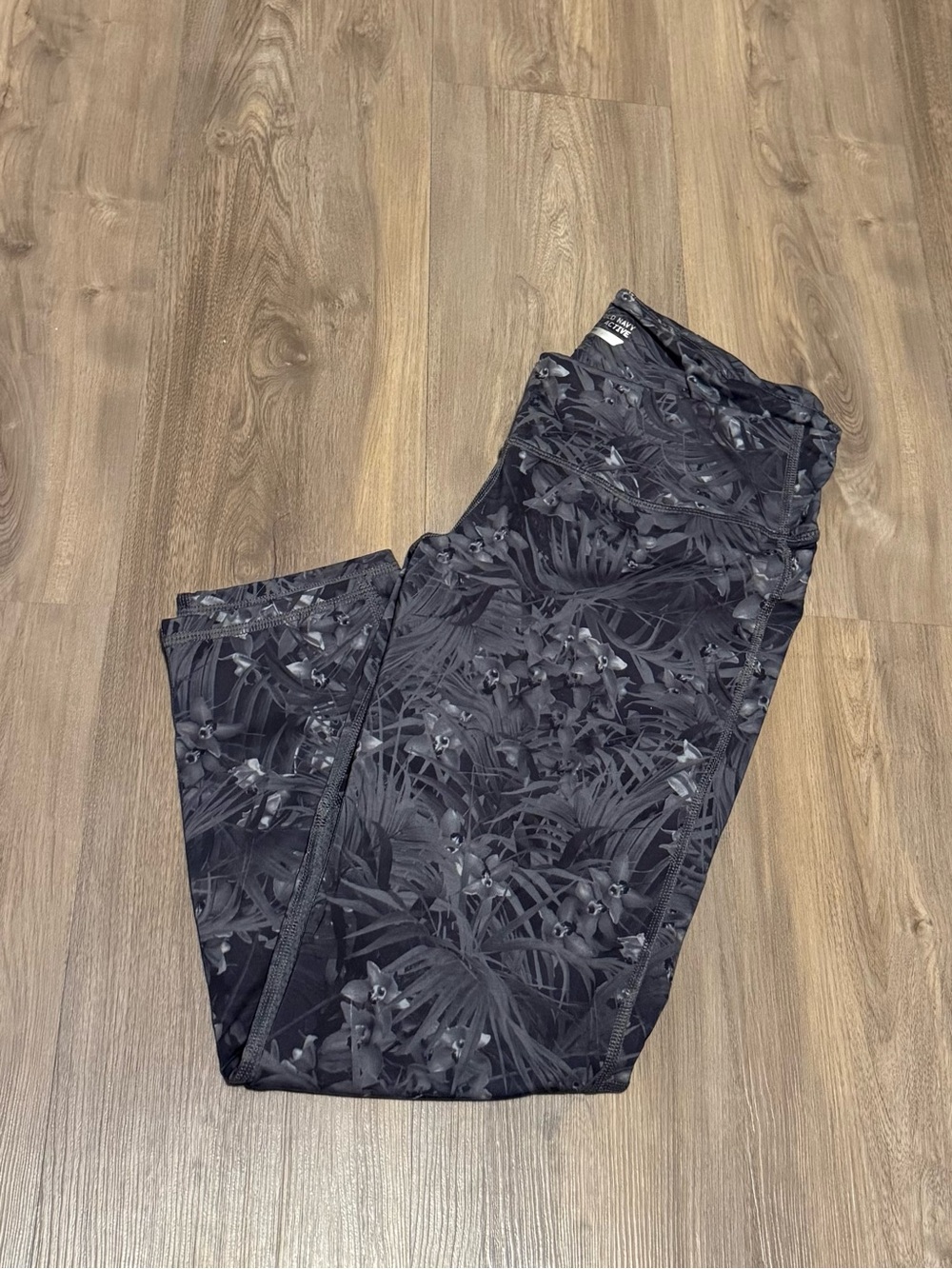 Old Navy Active Floral-Print 7/8 Length Leggings